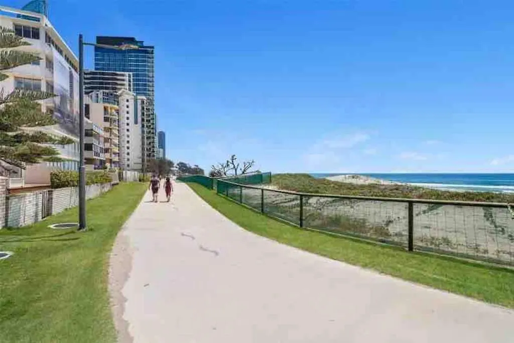 Surfers Paradise - Beachfront Apartment Голд-Кост Австралия