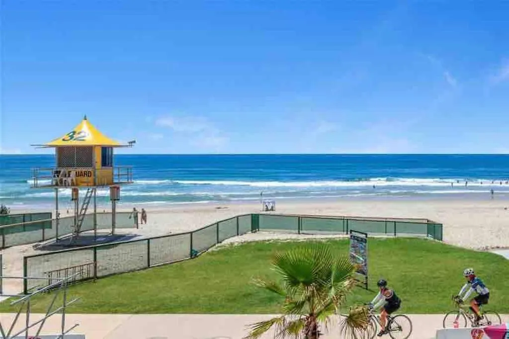 Surfers Paradise - Beachfront Apartment Голд-Кост