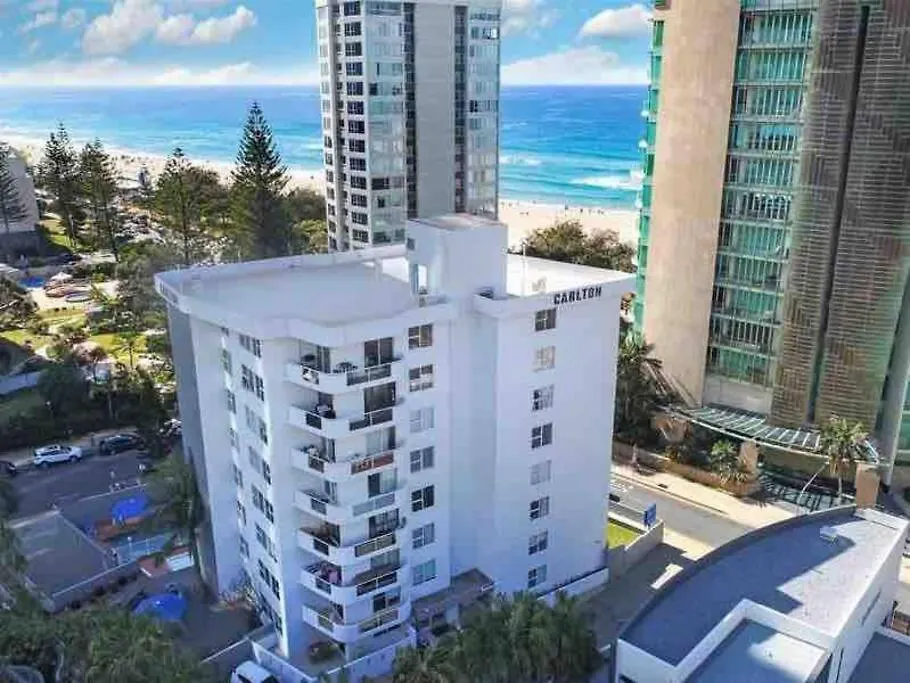 Surfers Paradise - Beachfront Apartment Голд-Кост