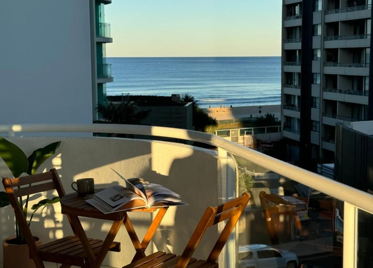 Surfers Paradise - Beachfront Apartment 골드코스트