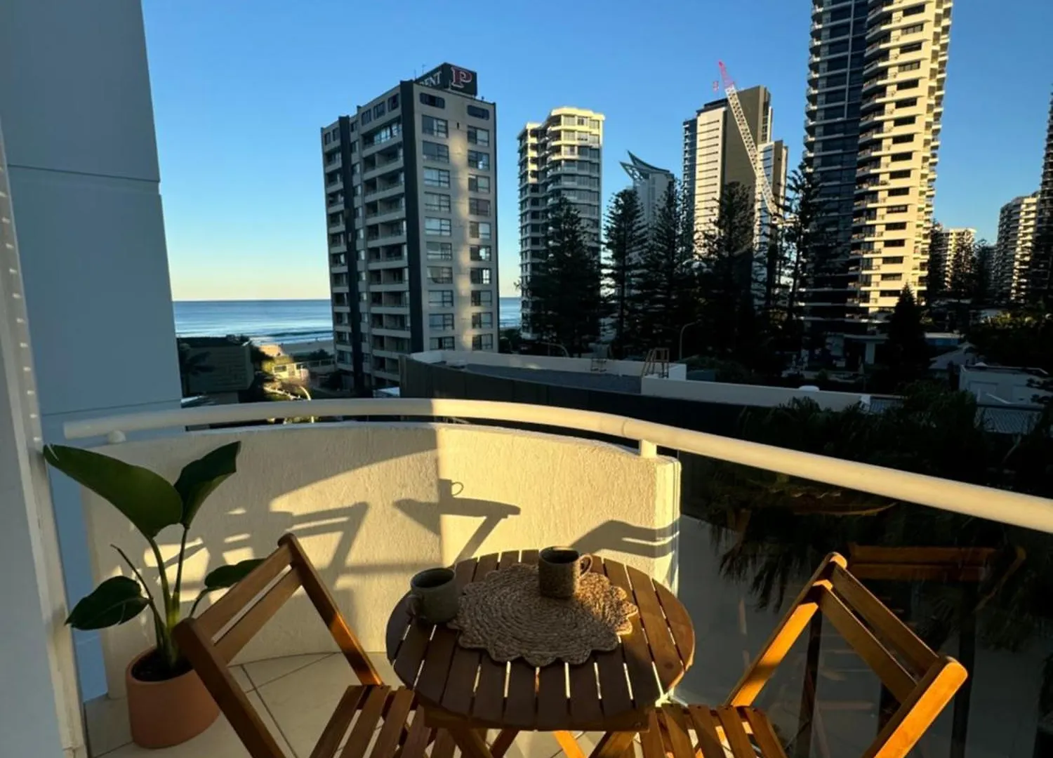 Surfers Paradise - Beachfront Apartment 골드코스트