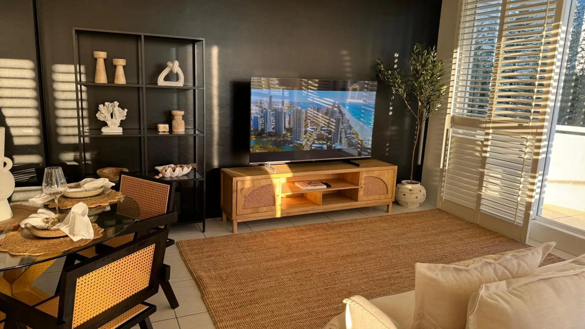 Surfers Paradise - Beachfront Apartment 골드코스트 오스트레일리아